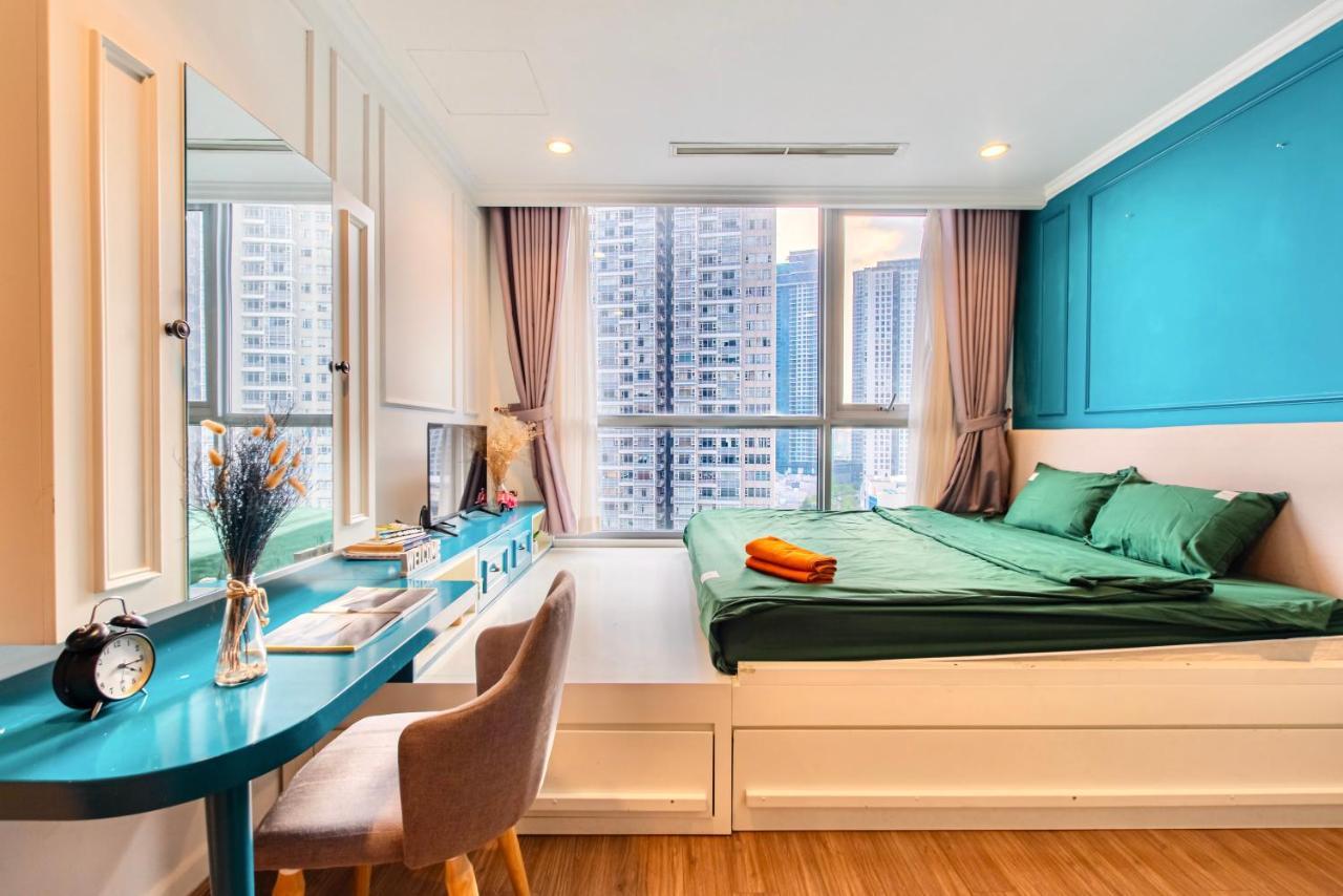 Moxy Hcmc Aparts - Vinhomes Central Park, Ice Rink Хошимін Екстер'єр фото