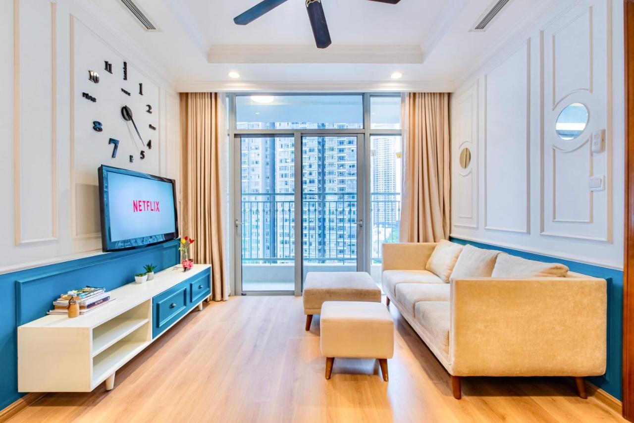 Moxy Hcmc Aparts - Vinhomes Central Park, Ice Rink Хошимін Екстер'єр фото