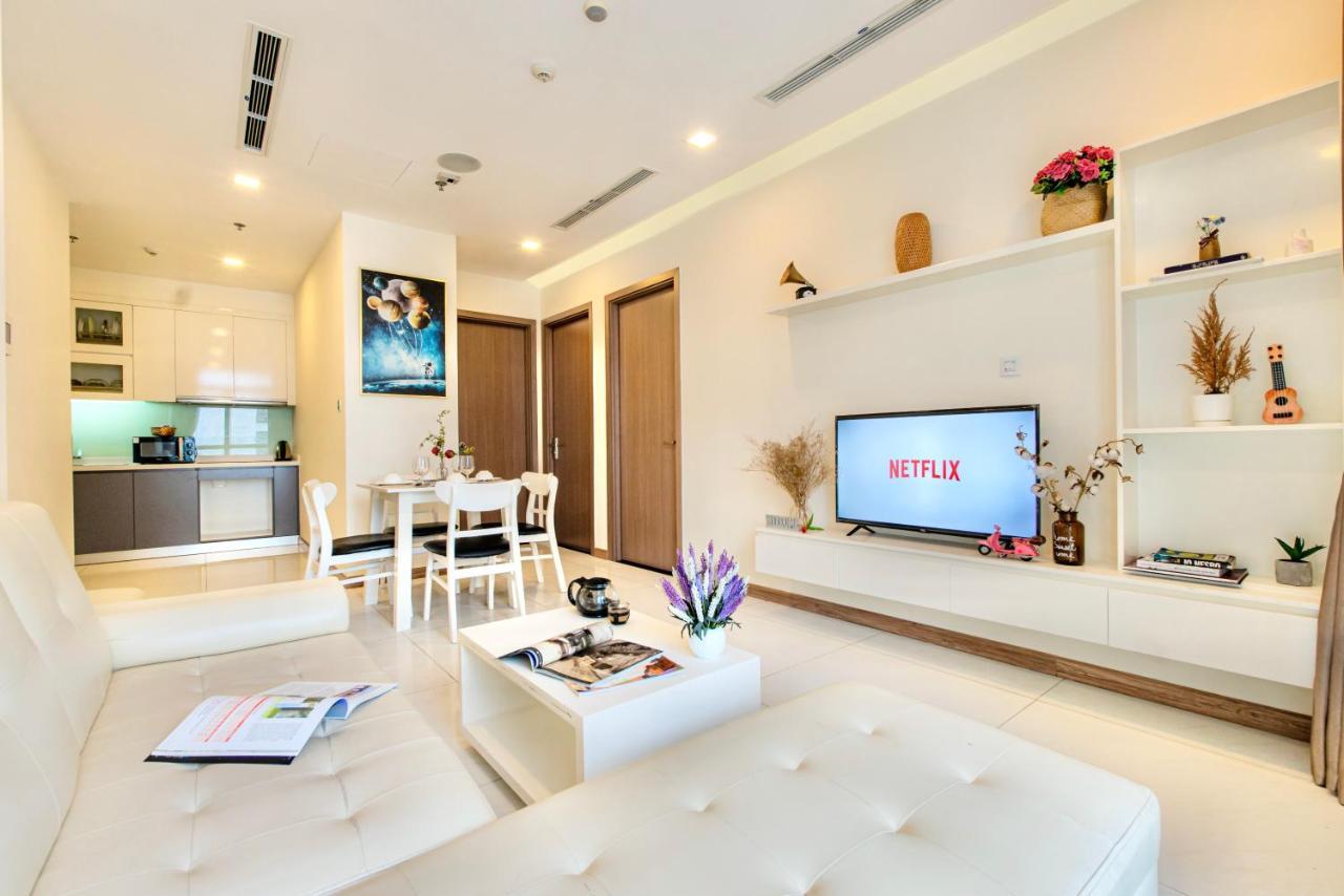 Moxy Hcmc Aparts - Vinhomes Central Park, Ice Rink Хошимін Екстер'єр фото
