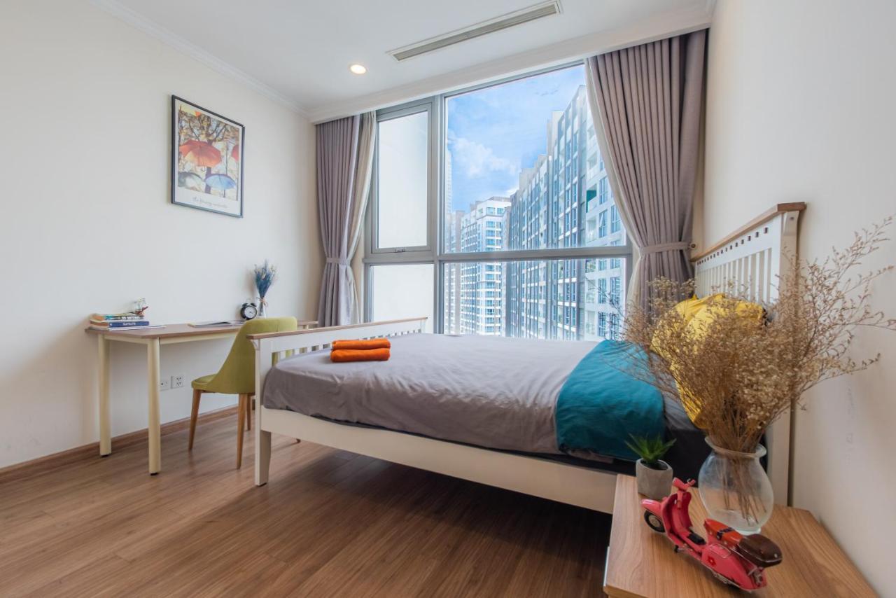 Moxy Hcmc Aparts - Vinhomes Central Park, Ice Rink Хошимін Екстер'єр фото