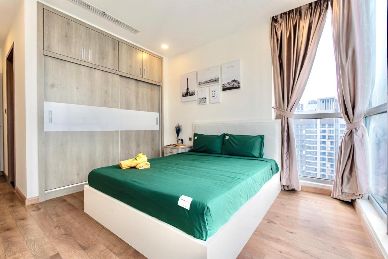 Moxy Hcmc Aparts - Vinhomes Central Park, Ice Rink Хошимін Екстер'єр фото