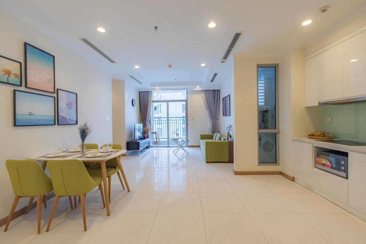 Moxy Hcmc Aparts - Vinhomes Central Park, Ice Rink Хошимін Екстер'єр фото