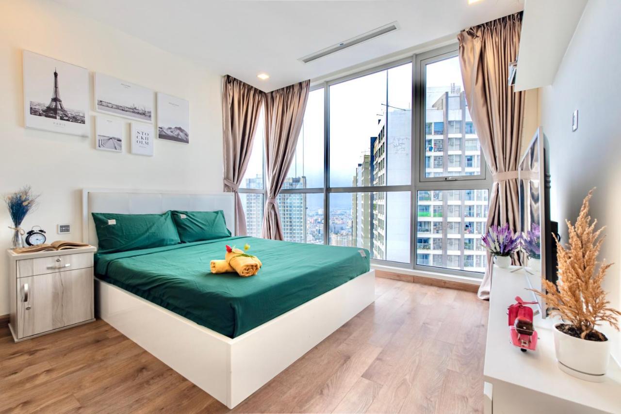 Moxy Hcmc Aparts - Vinhomes Central Park, Ice Rink Хошимін Екстер'єр фото