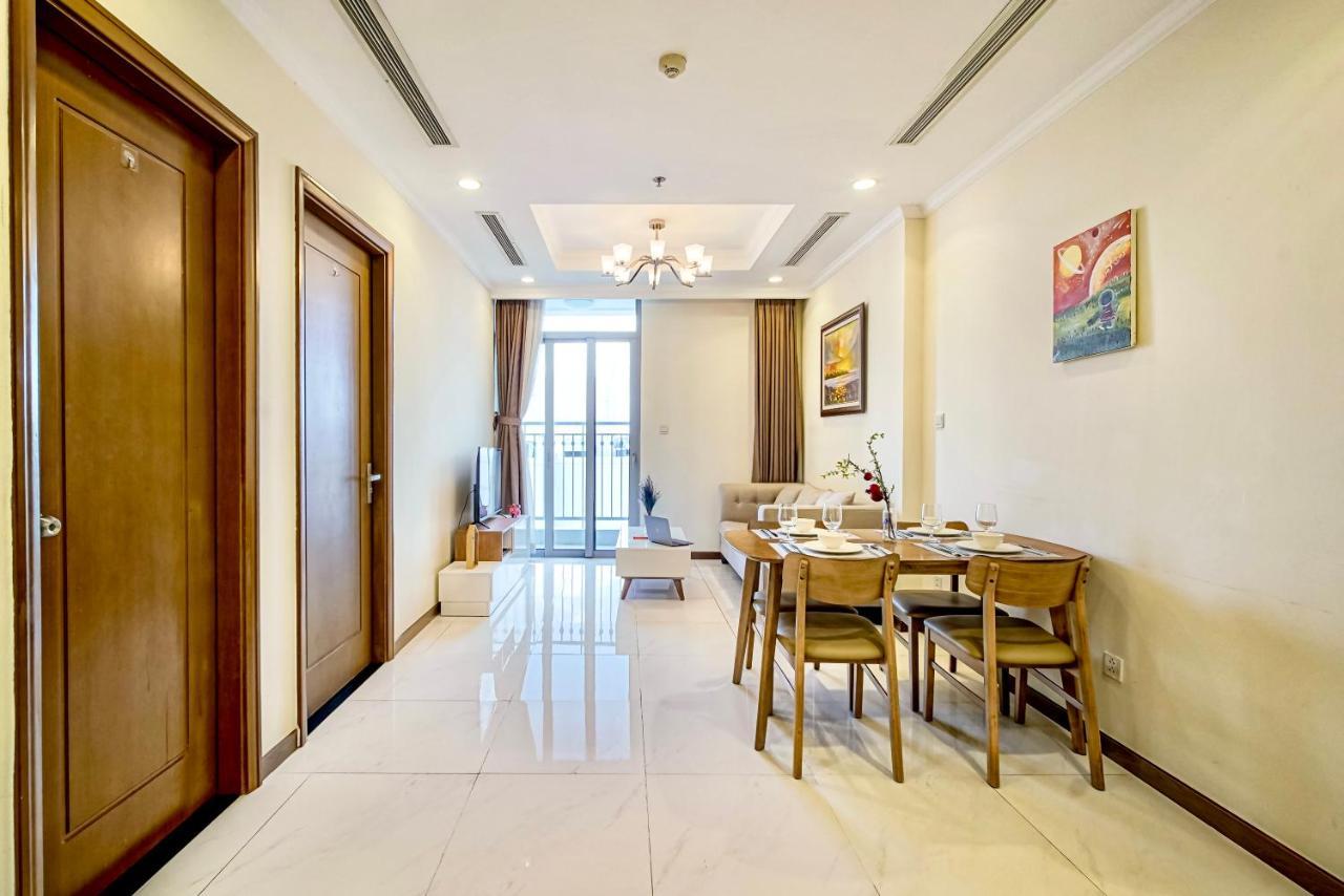 Moxy Hcmc Aparts - Vinhomes Central Park, Ice Rink Хошимін Екстер'єр фото